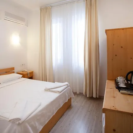 Ξενοδοχείο Zephyros 3*